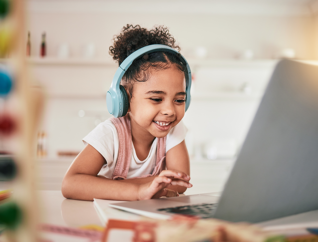 elementary-shool-girl-laptop